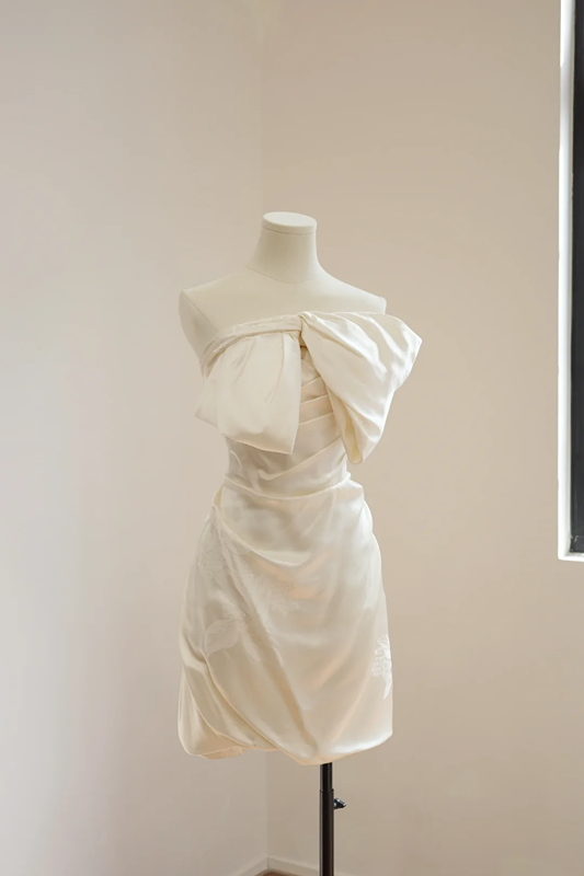 Off-white strapless fitted satin short ball gown, bridal dress R8552