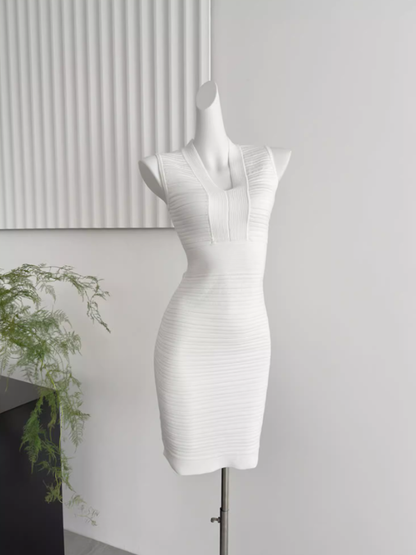 V-neck sleeveless knitted dress, elegant and slim, hip-hugging, high-end vest dress R0284