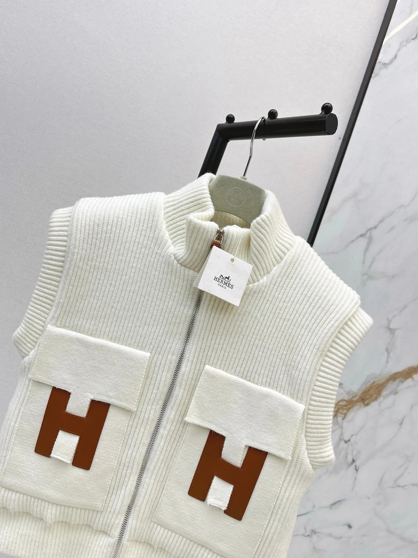 HERMES 25S SLEEVELESS KNIT VEST 235