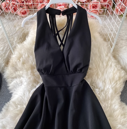 Gentle style V-neck halter dress with a very elegant temperament, a short skirt for a seaside holiday R0378