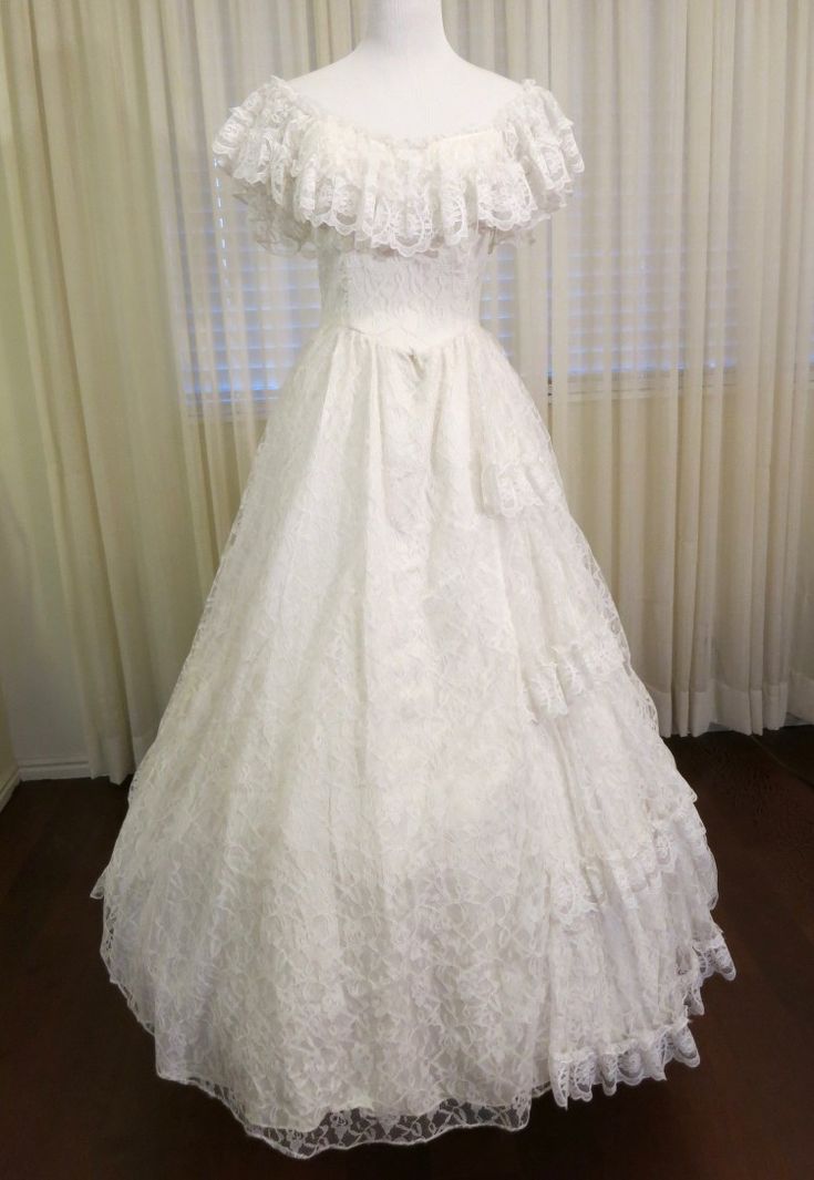 Vintage Off Shoulder Lace Wedding Dress Modest Princess Bridal Gown      S7094