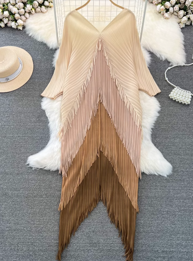 Temperament Sanyake pleated long-sleeved V-neck backless loose tassel gradient color irregular dress R0402