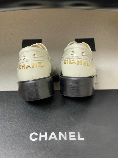 CC 26 Lace-Up Loafer White Sheepskin 594249