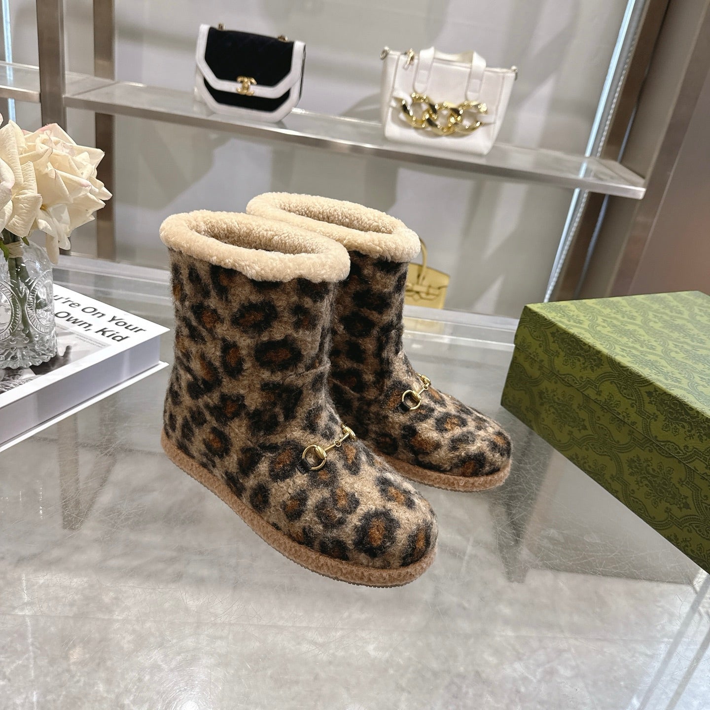 GG Horsebit Snow Leopard Woolen Fleece 576258