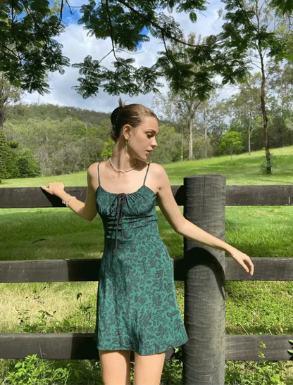 Green cashew color dress with waist and slimming suspenders R2905