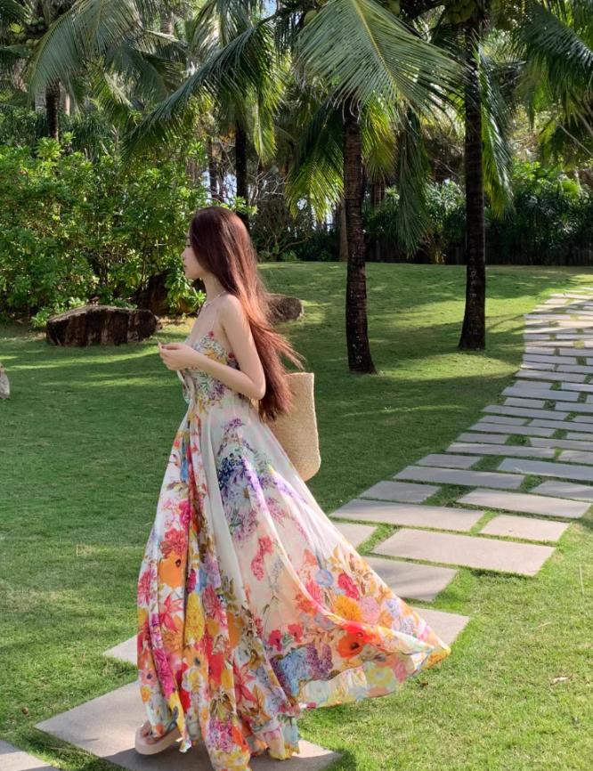 Beautiful little skirt for vacation, high-end floral suspender dress, fairy temperament long skirt 2025 R0480