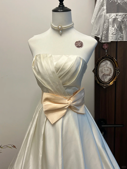 White Strapless Satin Waist Slim Fit Flower Bud Skirt Short Skirt Homecoming Dress R4308