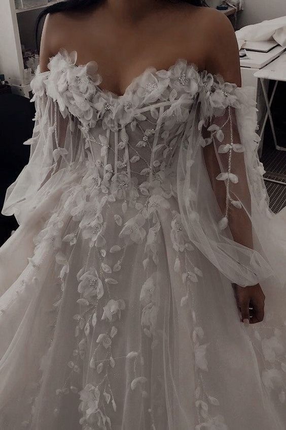 MODERN SWEETHEART SLEEVELESS WEDDING DRESS WHITE 3D FLORAL LACE BRIDAL GOWN