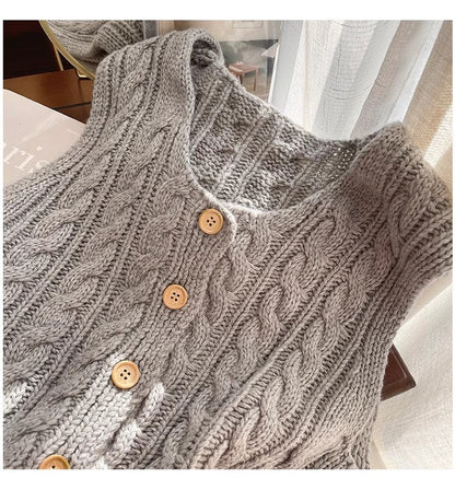 Round neck sleeveless knitted vest for women outer wear sweater vest     S5030