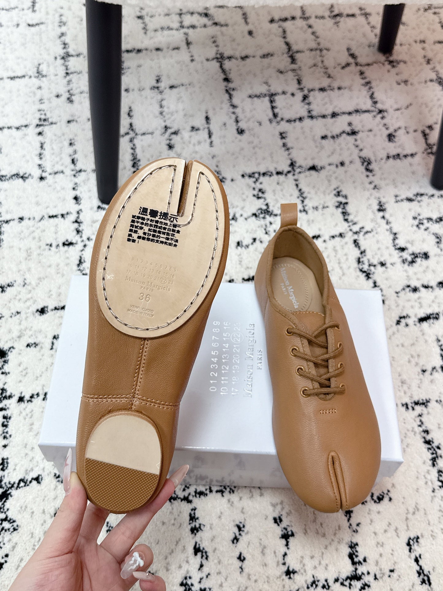 MM Tabi 6-Point Toe Lace-up Shoes Camel Calfskin 558420