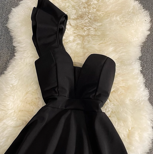 Small dress evening dress female 2025 elegant lady temperament sexy one-side off-shoulder A-line dress R0347