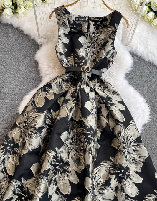 French temperament long skirt 2025 new retro lady high-end waist square neck suspender dress female R0324