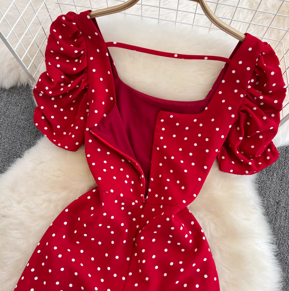 Holiday beach dress with open back, super fairy square collar, slim fit, puff sleeves, slit polka dot dress R0346