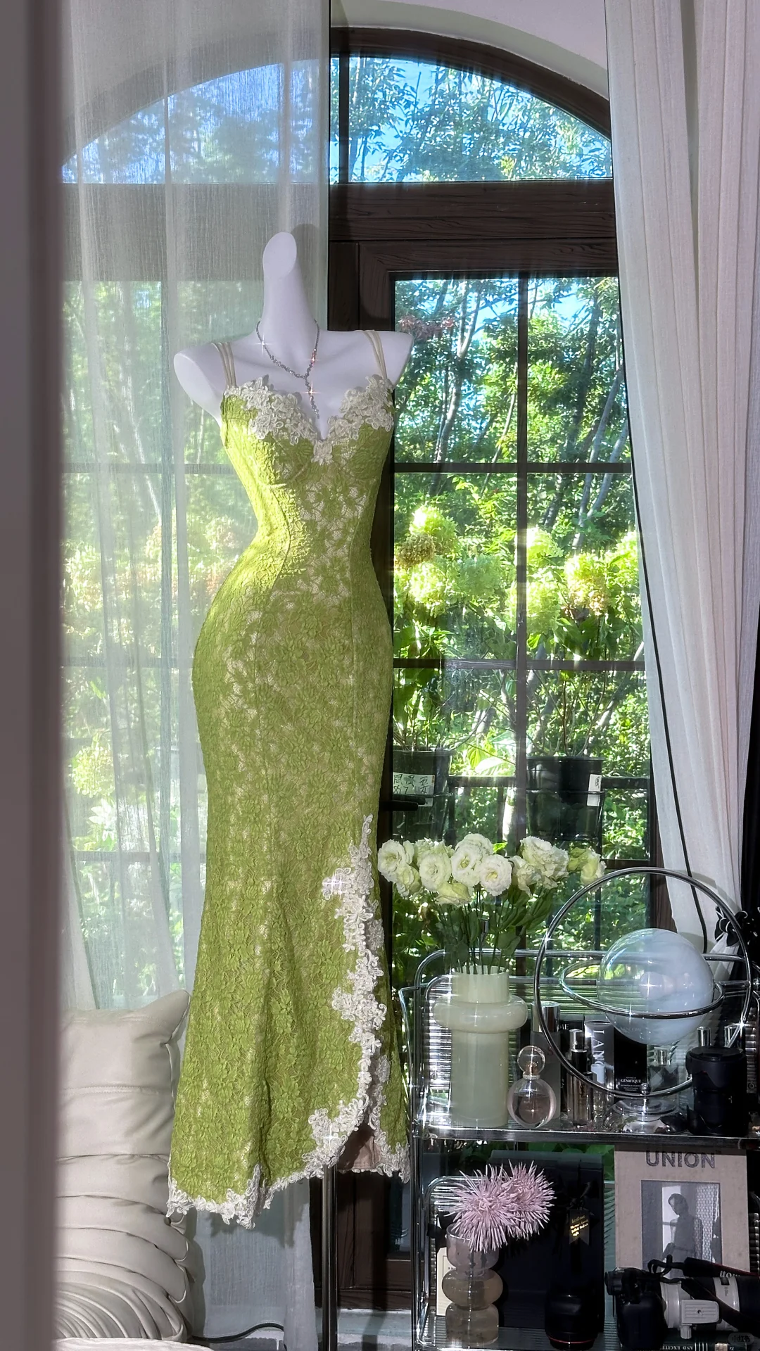 Vintage Spaghetti Straps Green Lace Appliques Slit Mermaid Prom Gown Long Party Dress