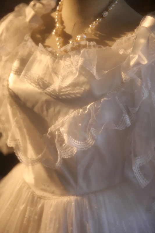 White retro classic fitted waist ball gown R7264