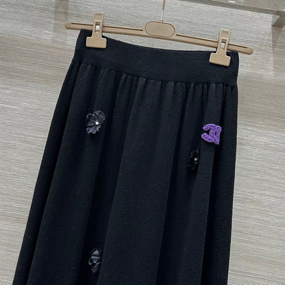 CC 25 Flower Set Black Wool Acrylic