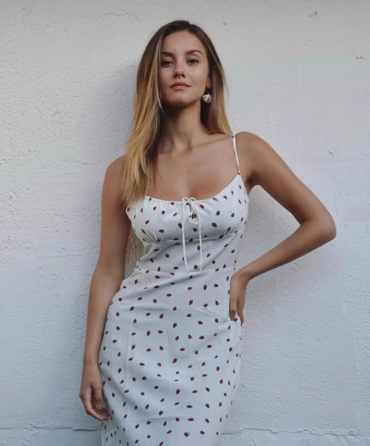 White dress star supermodel same summer strawberry suspender dress R2930