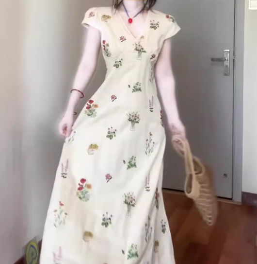 Retro v-neck floral dress 2025 new gentle temperament waist a-line long skirt R0747
