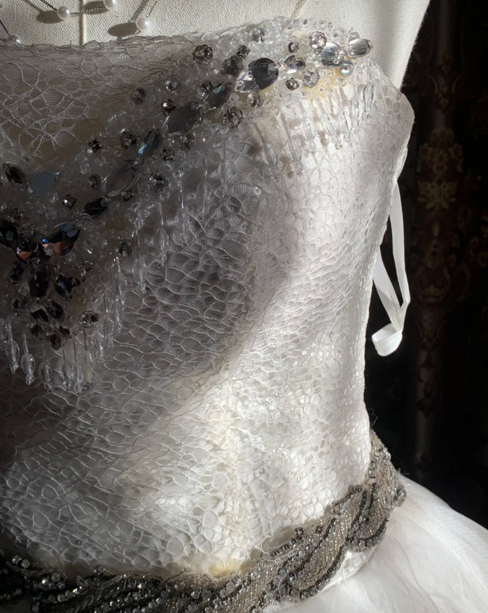 Pretty White Strapless Tulle Beaded Appliques Long Wedding Dress Bridal Dress D1718