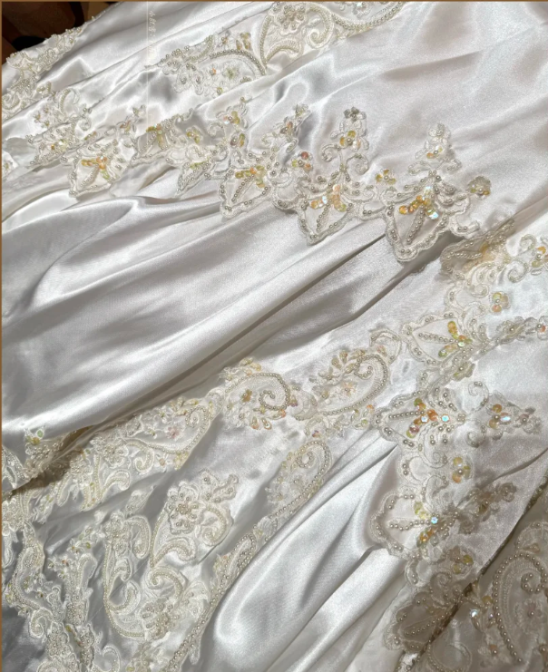 Charming White Off The Shoulder Satin Beaded Appliques Ball Gown Long Wedding Dress Bridal Dress