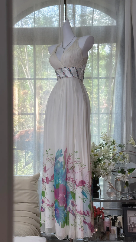 White halter-neck, fitted waist, printed skirt, long ball gown R7608