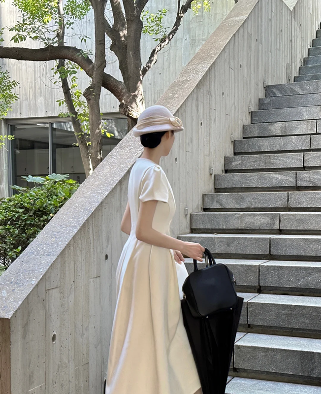 White classic and elegant, waist‑cinching, slim‑fit A‑line long ball gown R7998