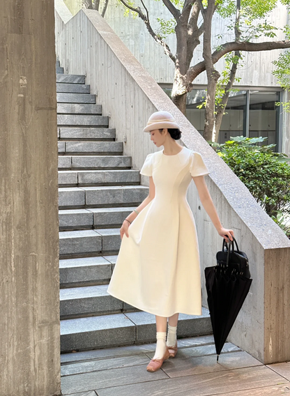 White classic and elegant, waist‑cinching, slim‑fit A‑line long ball gown R7998