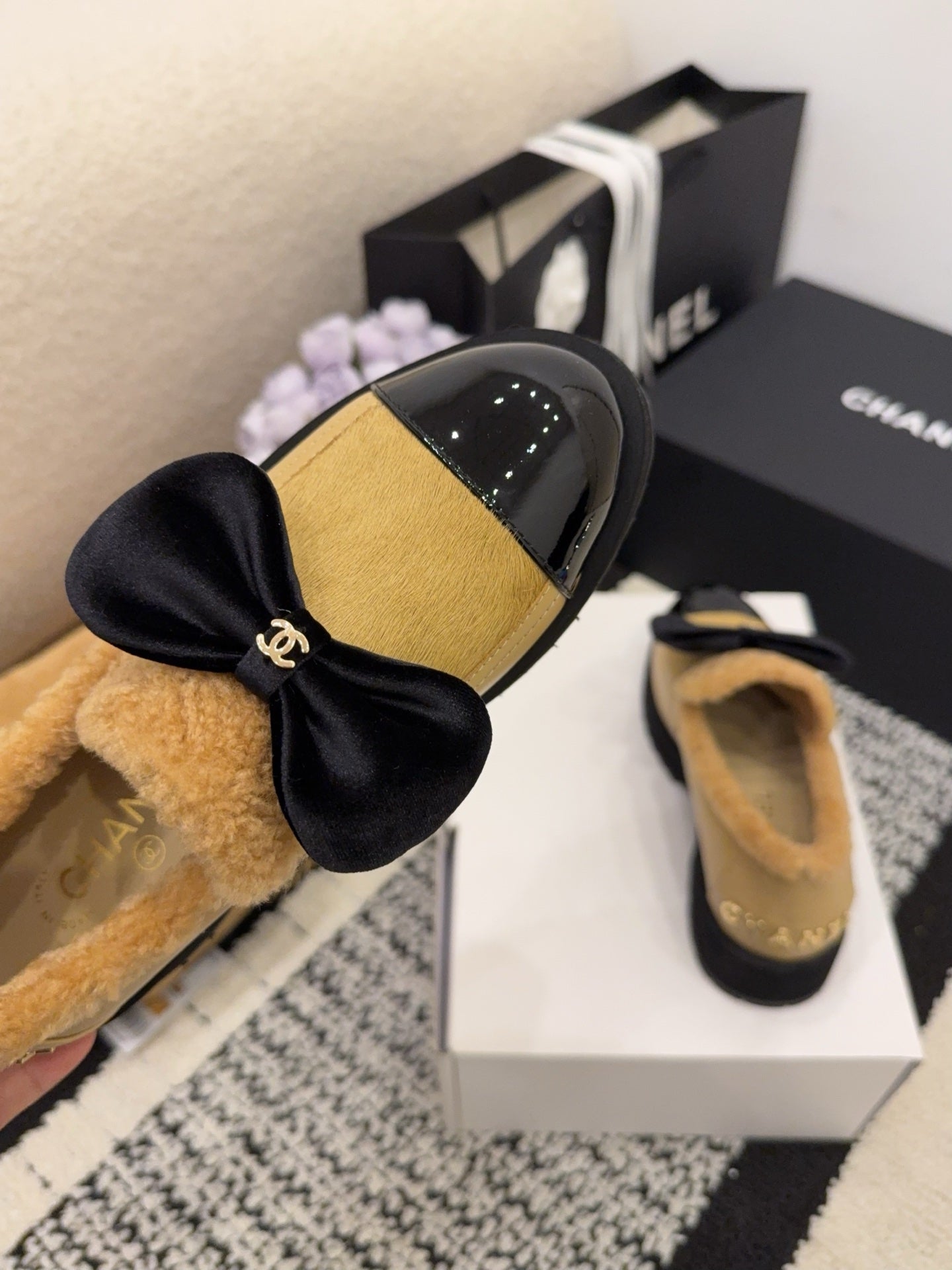 CC 26 Fur-lined Loafer With Bow Black Beige Wool Leather 588824
