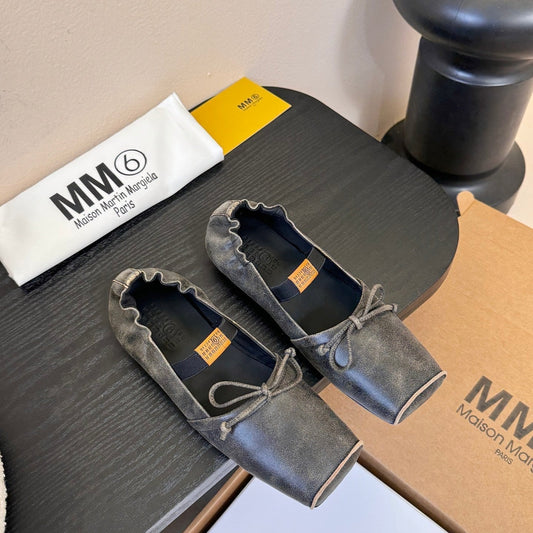 Maison Margiela Split-Toe Retro Mary Jane Black Flat in Cowhide 580453