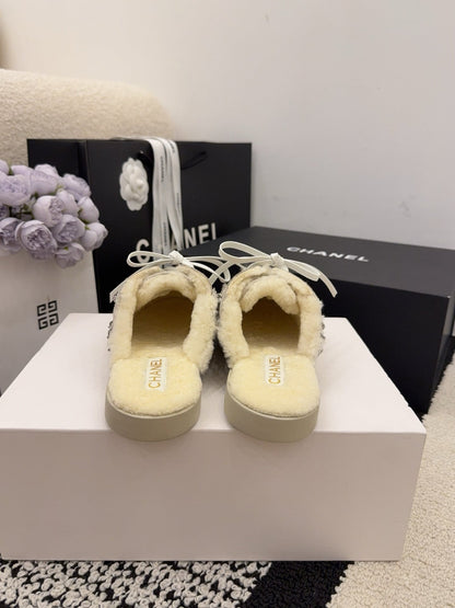 CC 26 Shearling Slip-on Loafer Beige White Suede Wool 588715
