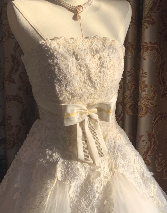 Pretty Strapless Tulle Appliques Beaded Long Wedding Dress D1720