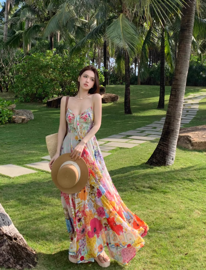 Beautiful little skirt for vacation, high-end floral suspender dress, fairy temperament long skirt 2025 R0480