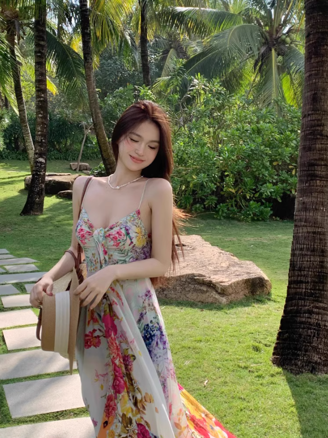 Beautiful little skirt for vacation, high-end floral suspender dress, fairy temperament long skirt 2025 R0480