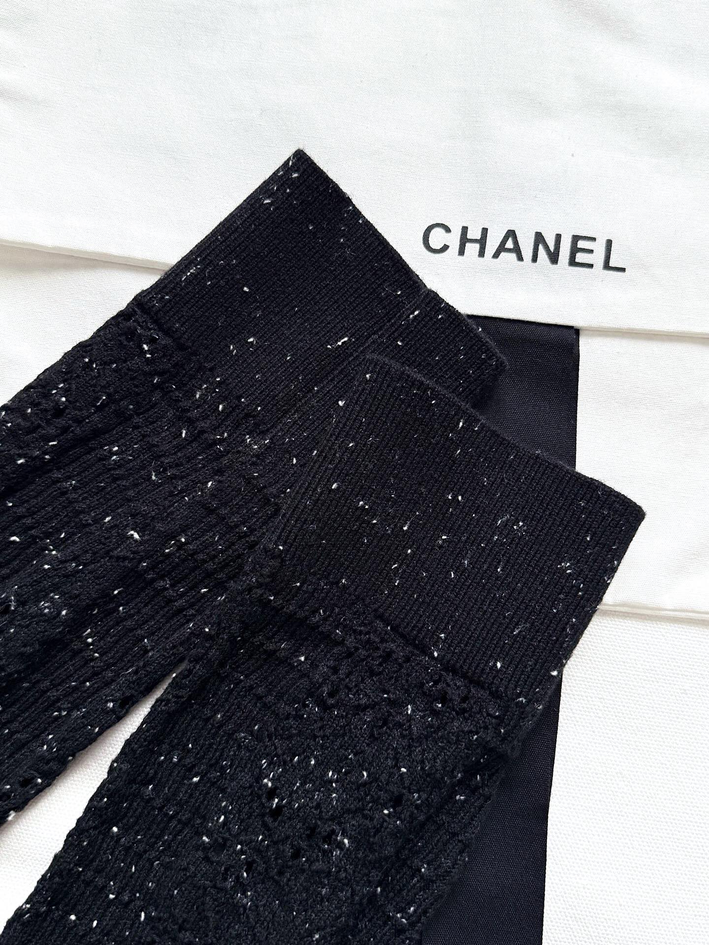CC 25 Cardigan Black Wool