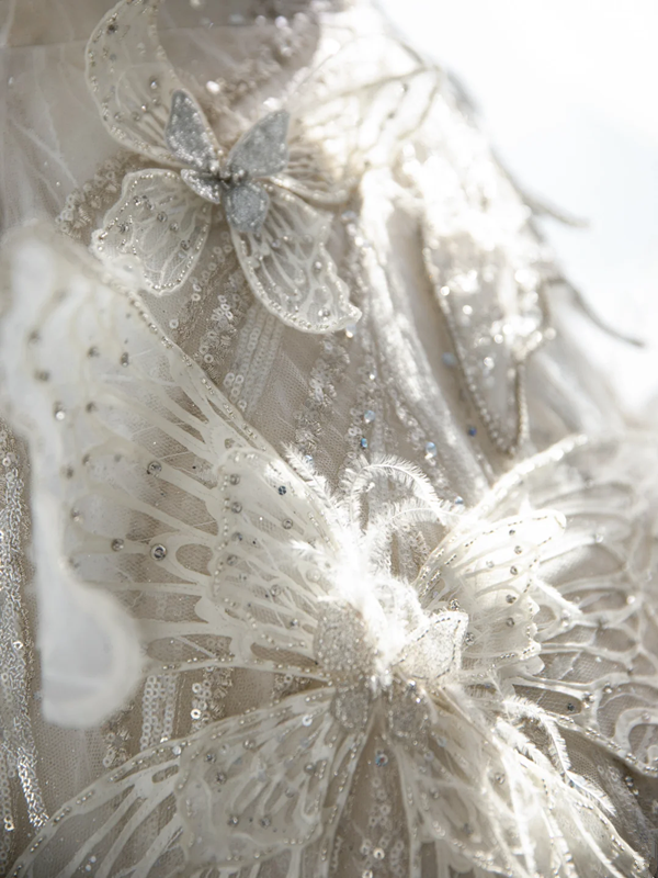 Ivory white strapless fitted waist butterfly-shaped full skirt ball gown, bridal dress R8429