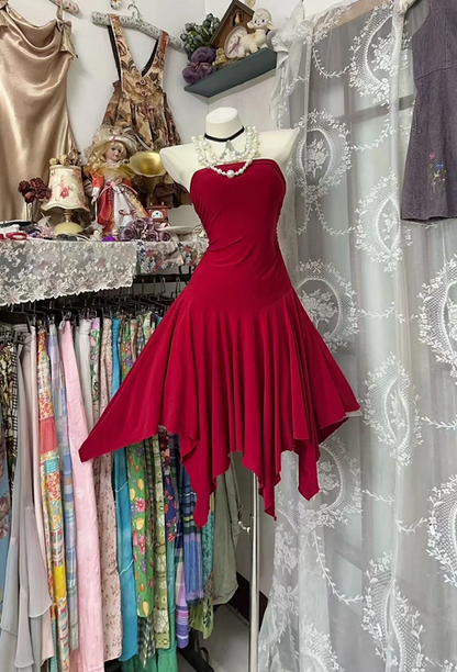 Red strapless fitted waist slim-fitting short ball gown with an asymmetrical hem R7801