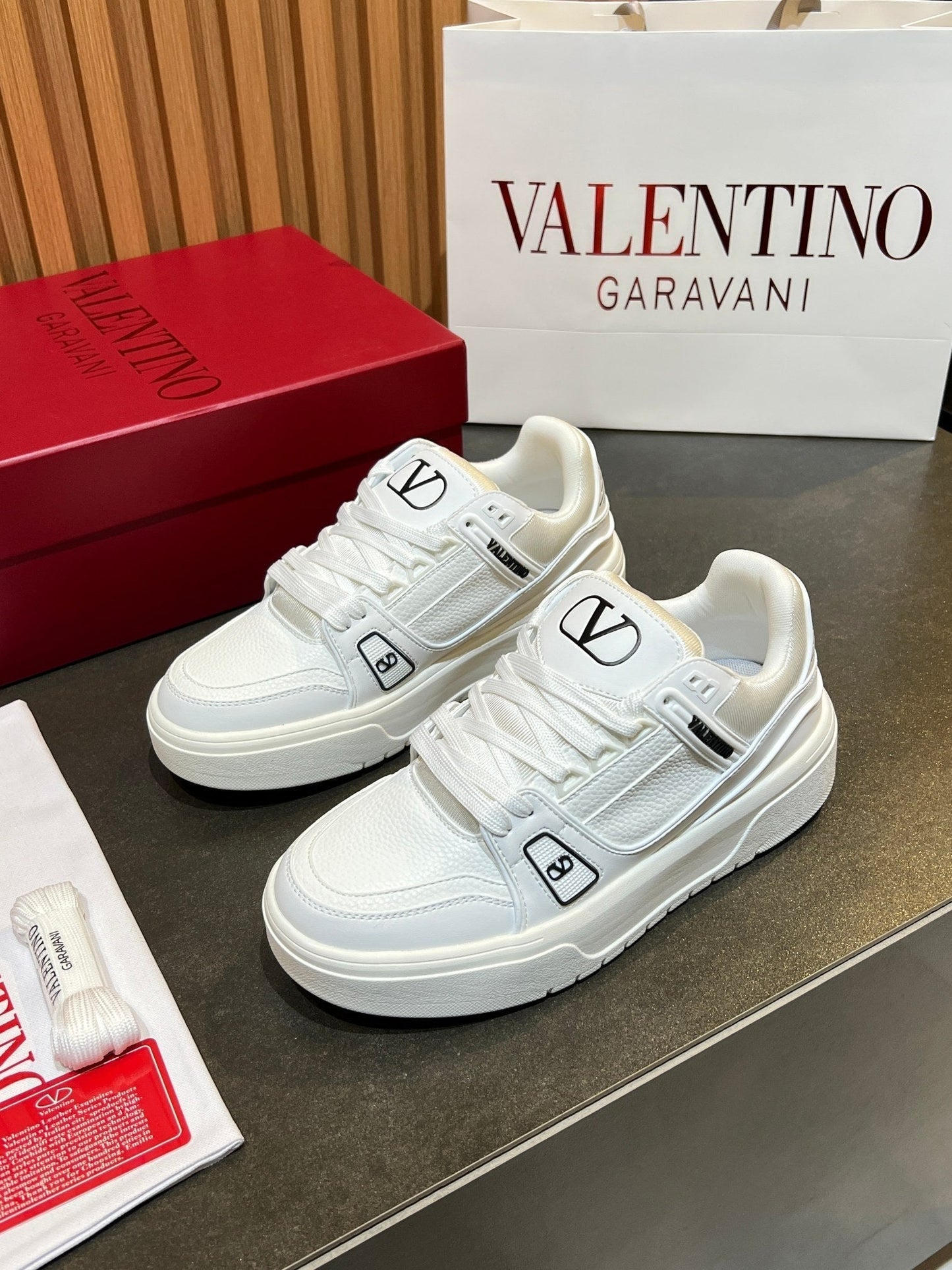 VT 25S Couple Sneakers White Calfskin 563122