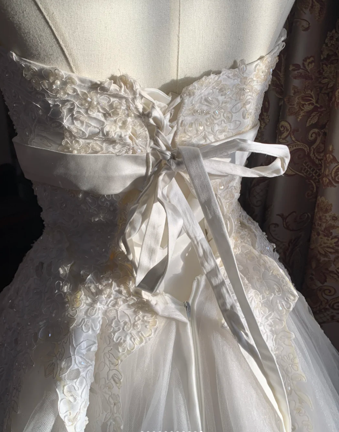 Pretty Strapless Tulle Appliques Beaded Long Wedding Dress D1720