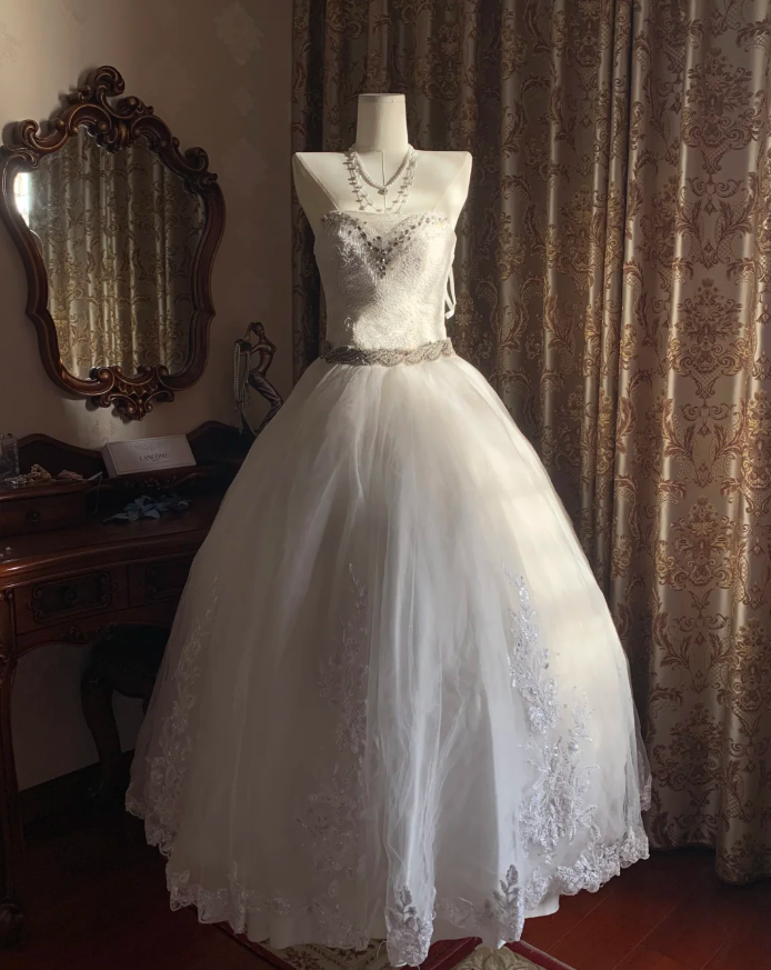 Pretty White Strapless Tulle Beaded Appliques Long Wedding Dress Bridal Dress D1718