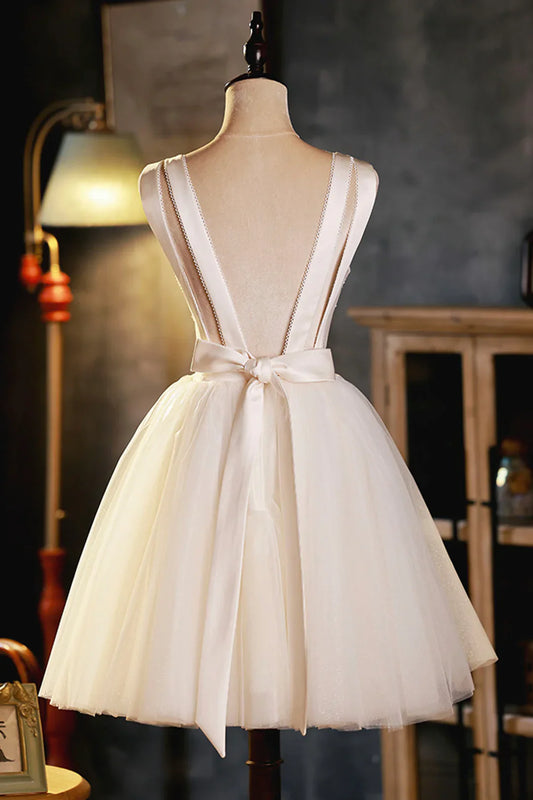Elegant Homecoming Dress V-Neck Tulle Short Prom Dress Back to School Outfits Party Dress  D6093