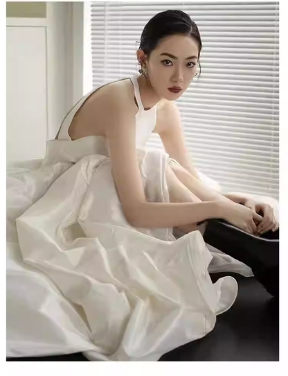 Vintage Ball Gown Scoop Neckline White Satin Wedding Dresses C120