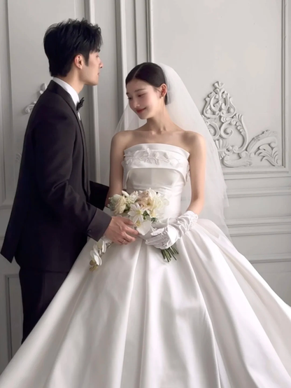 Classy Elegant Ball Gown Strapless White Satin Applique With Veil Gloves Long Wedding Dresses C3842