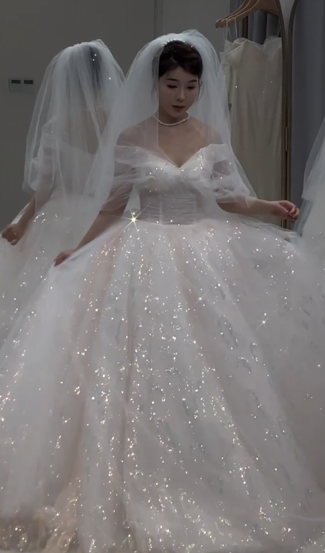 Gorgeous Ball Gown Off The Shoulder White Tulle Sequin With Veil Long Wedding Dresses C3843