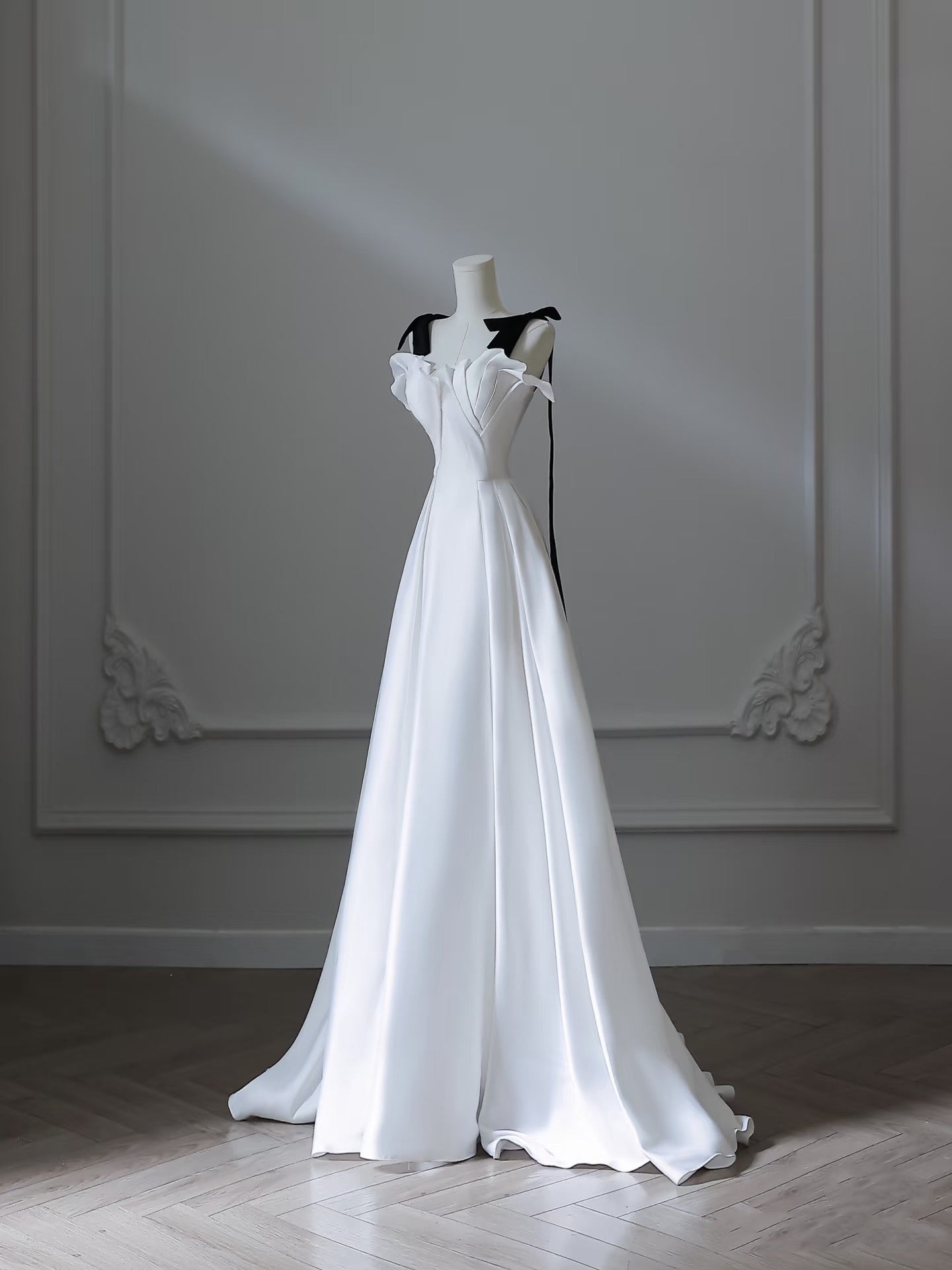 Sexy A Line Straps White Satin Long Prom Dresses Evening Gowns