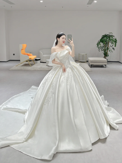 Classy Ball Gown Strapless Satin Pleated Applique With Veil Long Wedding Dresses C3978