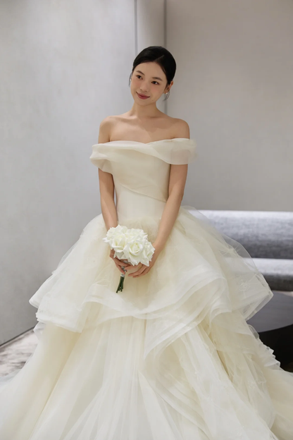 Pretty Ball Gown Off The Shoulder Tulle With Veil Long Wedding Dresses C4015