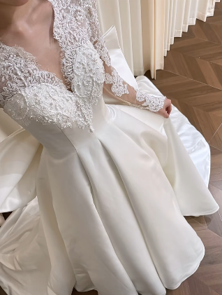 Elegant Ball Gown V Neck Satin Lace Long Sleeves With Veil Long Wedding Dresses C4020