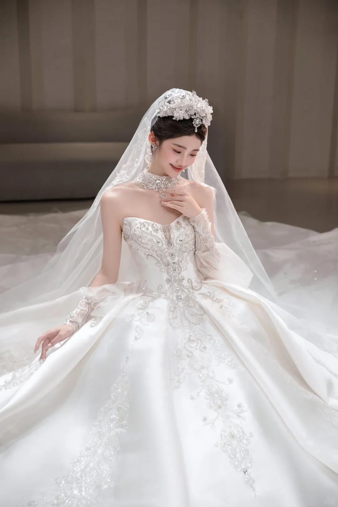 Dreamy Ball Gown Strapless Satin Applique With Veil Long Wedding Dresses C4037