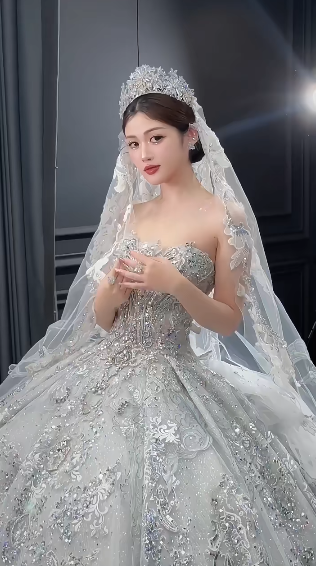 Dreamy Ball Gown Strapless Tulle Sequin Beaded With Veil Long Wedding Dresses C4066