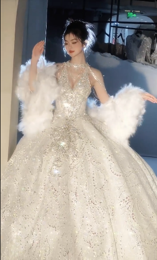 Gorgeous Ball Gown Halter Tulle Sequin Beaded Long Wedding Dresses C4078